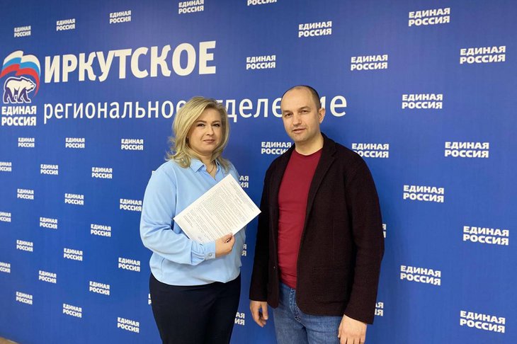 Юлия Домашевская, руководитель Иркутского регионального исполкома «Единой России» Дмитрий Мясников. Фото пресс-службы ЕР