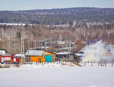 В это время из-за изменения направления ветра огонь «перекинулся» на населённый пункт.