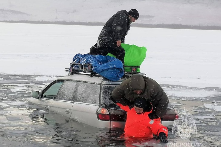Фото — Байкальский поисково-спасательный отряд МЧС РФ.