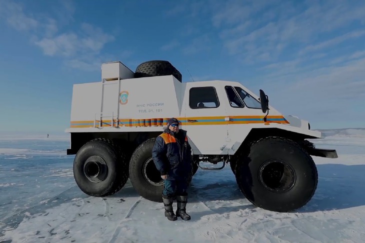 Спасатель Виталий Бочков. Скриншот из фильма «Русские. XXI век»