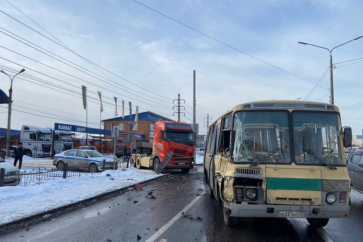 ДТП в Иркутске 14 марта. Фото пресс-службы ГУ МВД России по Иркутской области