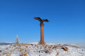 Скульптура орла в Тажеранской степи. Фото Екатерины Емелиной, IRK.ru