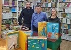 Школе-интернату передали 17 развивающих книжных комплектов. Фото ООО «Газпром недра»