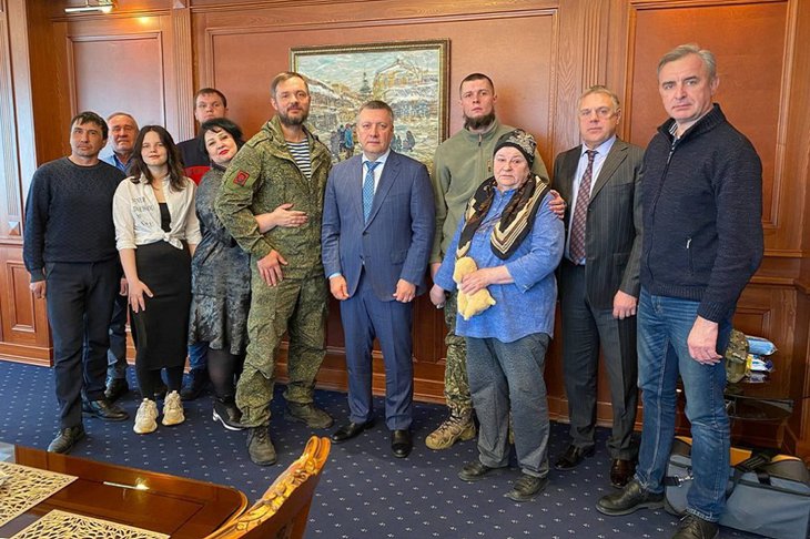 Встреча с военнослужащими. Фото пресс-службы правительства Иркутской области