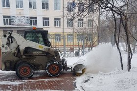 Уборка улиц после снегопада. Фото пресс-службы администрации Иркутска
