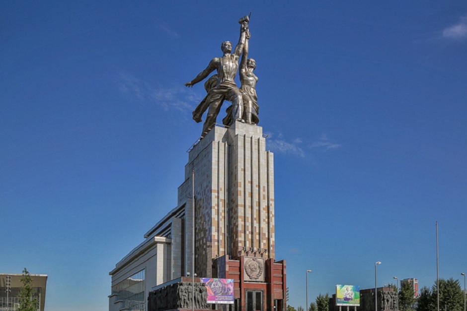 «Рабочий и колхозница»
