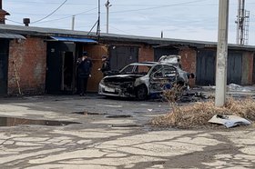Сгоревший автомобиль. Фото пресс-службы ГУ МВД России по Иркутской области