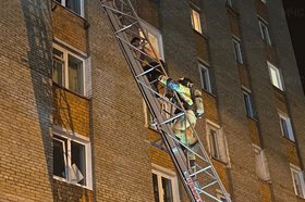 Эвакуация пострадавшего. Фото пресс-службы ГУ МЧС России по Иркутской области