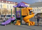 Родители с детьми на детской площадке. Фото из архива IRK.ru