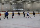 Дети играют в хоккей. Фото пресс-службы администрации Иркутска