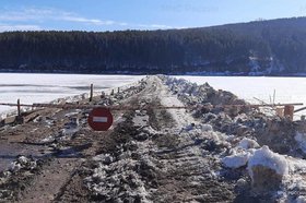 Закрытая переправа. Фото пресс-службы ГУ МЧС России по Иркутской области Закрытая переправа. Фото пресс-службы ГУ МЧС России по Иркутской области