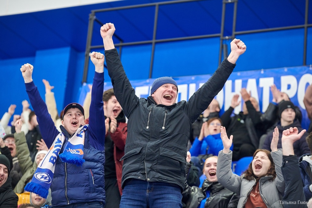 На трибунах было много зрителей