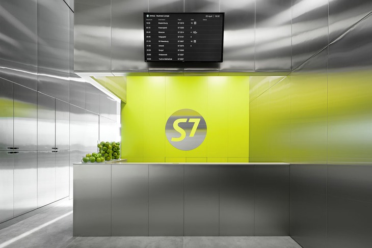 В бизнес-зале действует режим тишины — гости не слышат объявления. Фото пресс-службы авиакомпании S7 Airlines
