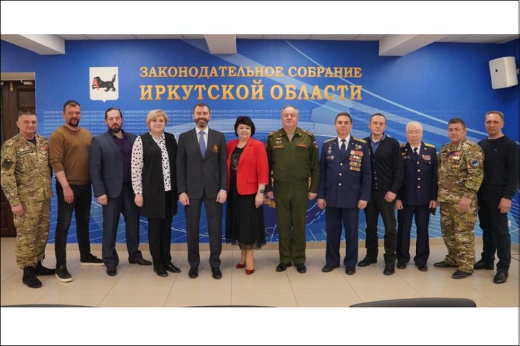 Встреча депутатов ЗС с представителями патриотических и ветеранских организаций. Фото IRK.ru