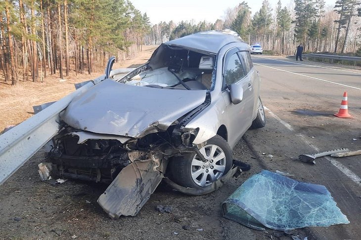 Toyota Camry после аварии. Фото пресс-службы ГУ МВД России по Иркутской области