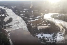 Взрывные работы на реке в Катангском районе. Скриншот видео пресс-службы ГУ МЧС России по Иркутской области