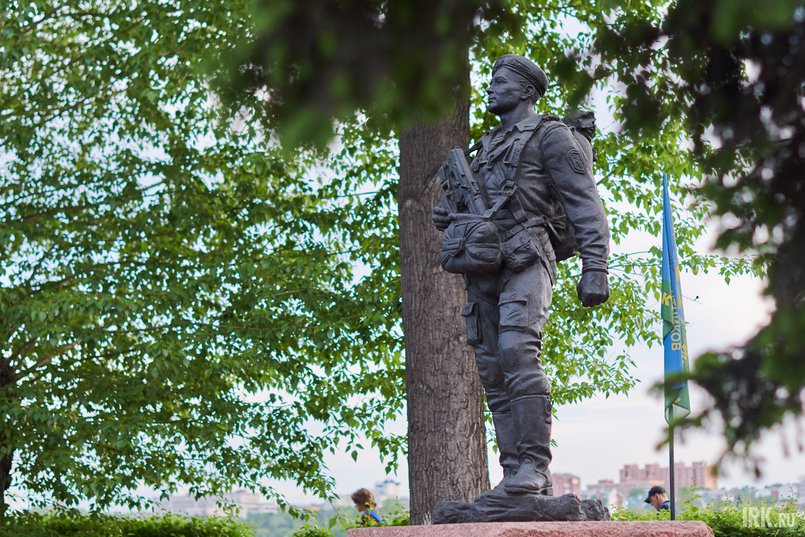 Памятник ветеранам-десантникам. Фото Маргариты Романовой
