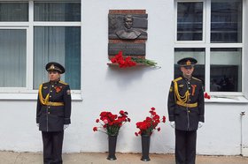 Мемориальная доска, посвященная Николаю Шумицкому. Фото Марины Палеевой, IRK.ru