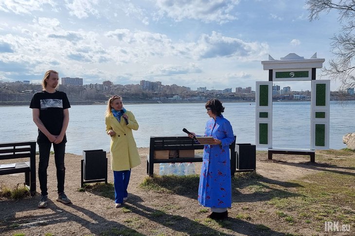 Архитектор Роман Малинович, представитель «Слаты» Яна Абалымова, руководитель благотворительного фонда Наталья Еремеева. Фото IRK.ru