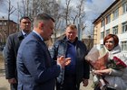Игорь Кобзев и родители Николая Шумицкого. Фото Марины Палеевой, IRK.ru