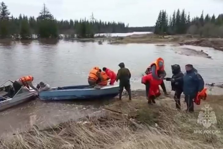 Эвакуация жителей. Скриншот видео МЧС из телеграм-канала губернатора региона Игоря Кобзева