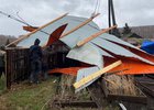 В деревне Манькова ветром сорвало кровлю школы. Фото из телеграм-канала Игоря Кобзева