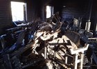 Огонь уничтожил второй этаж и кровлю здания. Фото ГУ МЧС России по Иркутской области