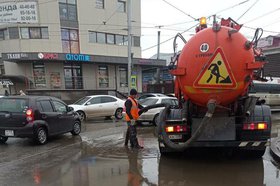 Лужа на Софьи Перовской. Фото пресс-службы администрации Иркутска