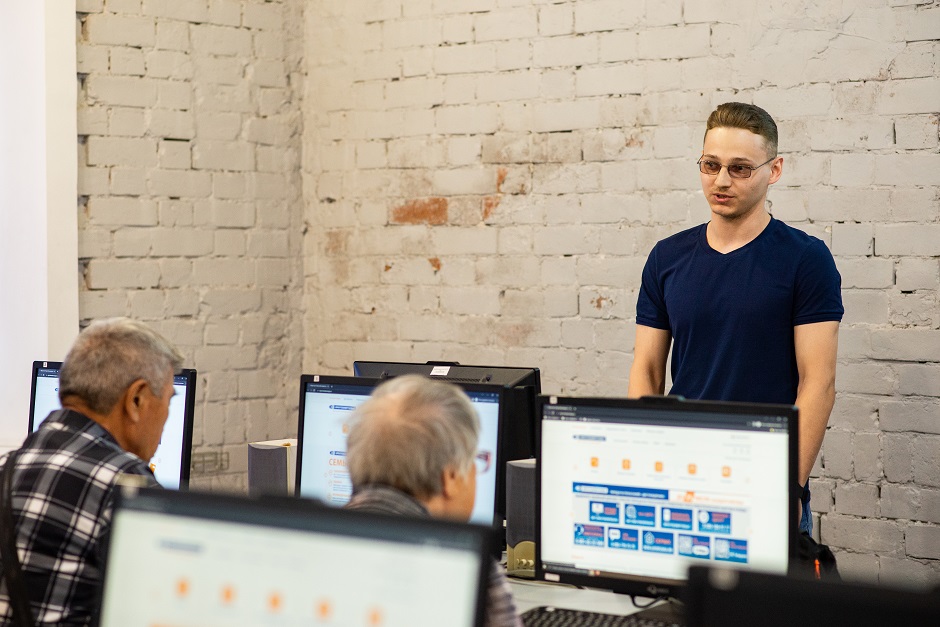 Лекцию ведет сотрудник «Иркутскэнергосбыта» Владислав Яковлев