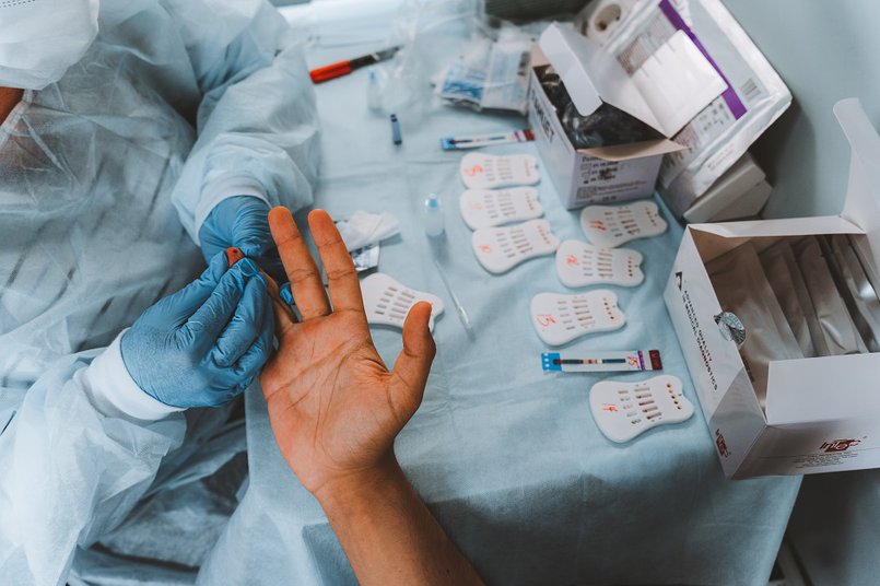 Кровь для экспресс-анализа на ВИЧ берут из пальца
