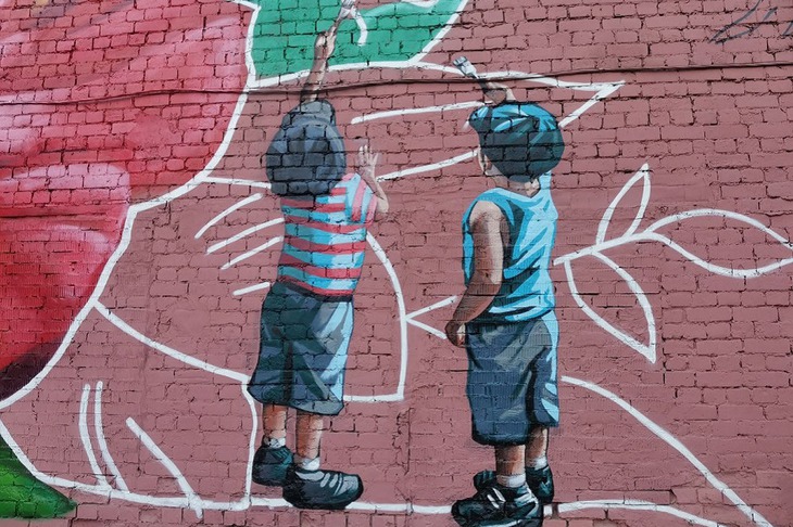 Изображение на стенах зданий в «Ветеранском сквере». Фото пресс-службы администрации Иркутска