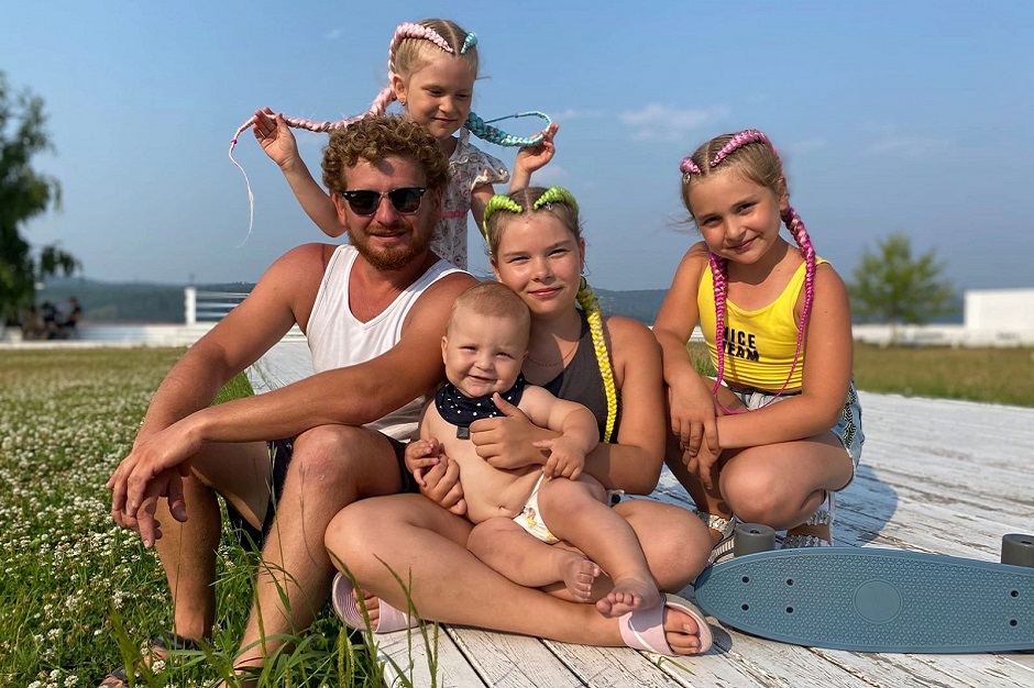 Олег Попов с семьей