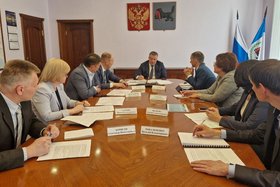 Совещание по вопросу проектирования нового корпуса медучреждения. Фото пресс-службы правительства региона