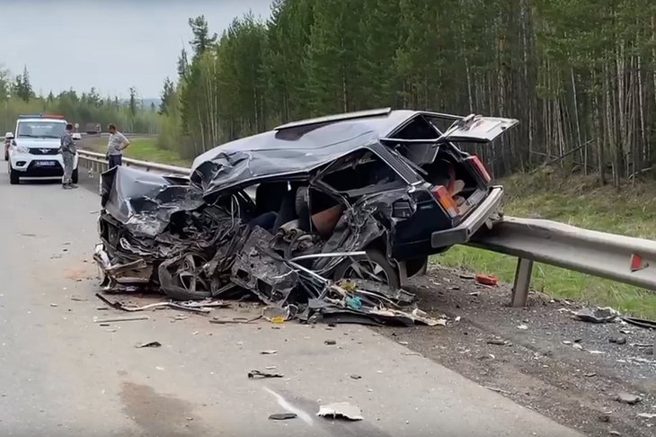 Автомобиль ВАЗ после происшествия. Скриншот видео пресс-службы ГИБДД Иркутской области