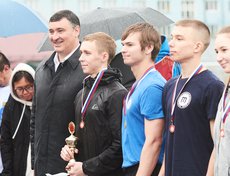 Также Руслан Болотов наградил медалями иркутян, показавших лучшие результаты в сдаче норм ГТО.