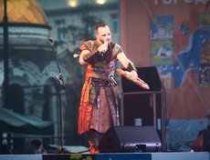 Гостем праздника стал певец Gurude.