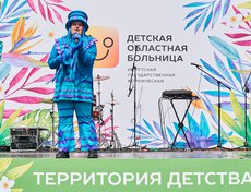 Артист Иркутского музыкального театра им. Н.М. Загурского Евгений Рекутный исполнял песню водяного из мультфильма «Летучий корабль».