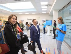 Для гостей были организованы локации, где гостей знакомили с технологиями и разработками банка