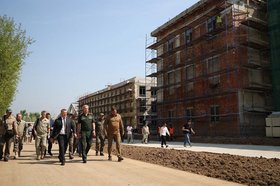 Игорь Кобзев и Тимур Иванов посетили площадку суворовского училища. Фото пресс-службы правительства региона