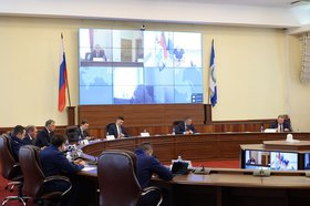 Совещание о ситуации в Мегете. Фото пресс-службы правительства Иркутской области