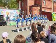 Открыли праздник барабанщицы Восточно-Сибирского института МВД.