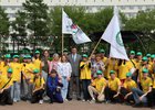 Руслан Болотов с участниками экологических отрядов. Фото пресс-службы администрации Иркутска