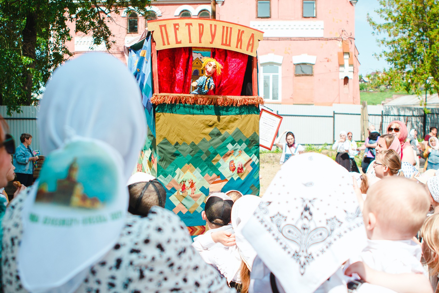 Театр кукол «Диво» показал спектакль «Представление петрушки».