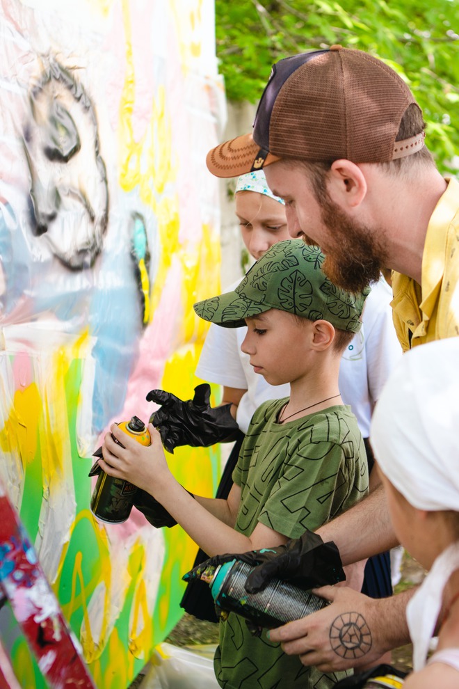 Дети приняли участие в мастер-классе по граффити.