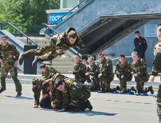 Зрелищное выступление также подготовил военно-патриотический центр «Вымпел-Байкал».