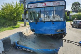 Автобус. Фото из телеграм-канала «ДТП 38RUS»