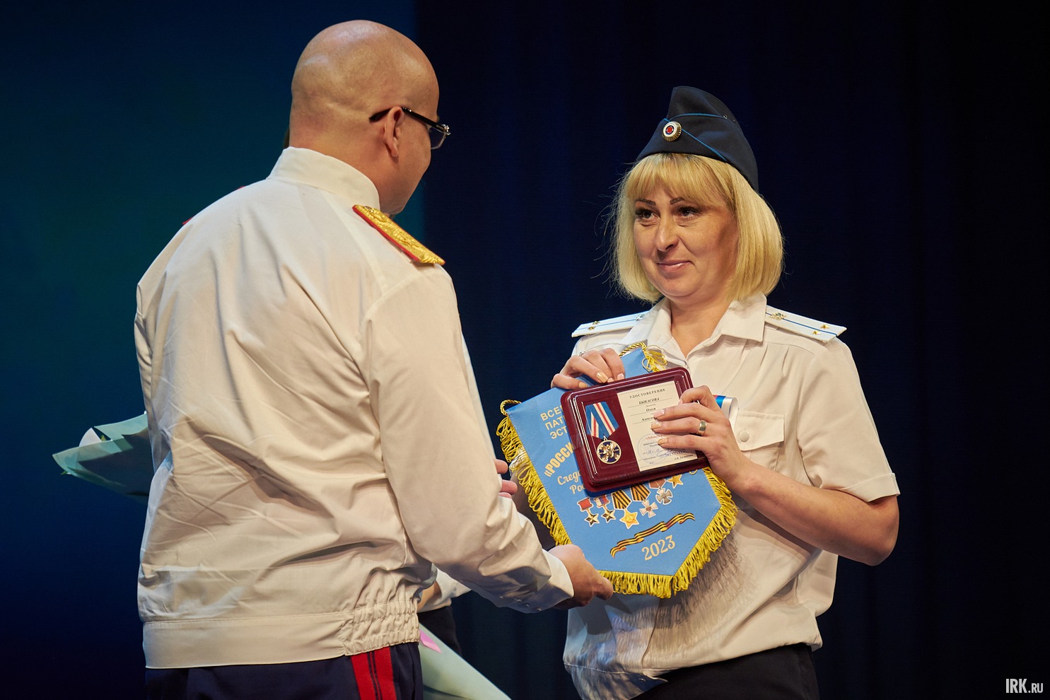 Медалью «Доблесть и отвага» за мужество и героизм наградили судебного пристава-исполнителя Падунского отдела судебных приставов Братска УФССП России по Иркутской области Олесю Быкасову.