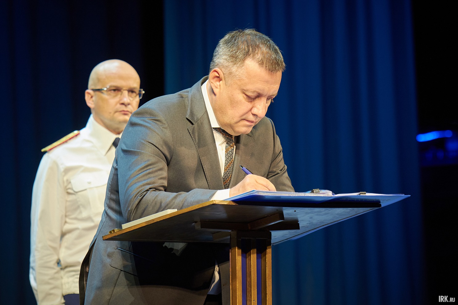 Во время мероприятия Игорь Кобзев подписал народную книгу памяти «Герои Отечества». В ней будут собраны сведения о защитниках Родины, в том числе из Иркутской области, погибших во время ВОВ и других вооруженных конфликтов.