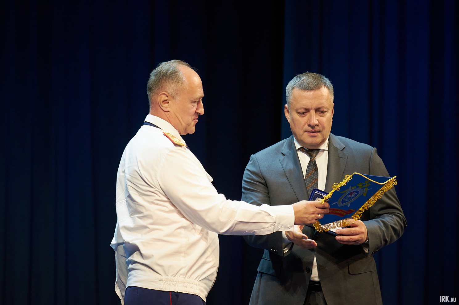 Медаль Следственного комитета России «За содействие» вручили губернатору Иркутской области Игорю Кобзеву.