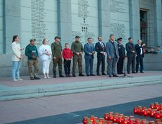 Участие в митинге приняли губернатор региона Игорь Кобзев, председатель Законодательного Собрания Иркутской области Александр Ведерников, мэр города Руслан Болотов, бойцы СВО.